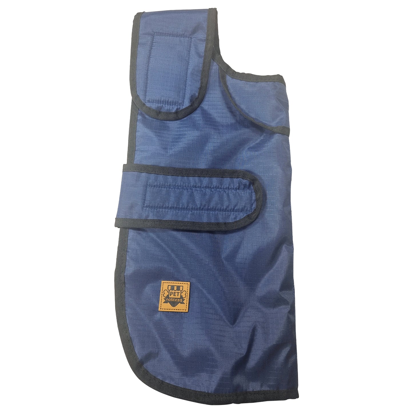 Plava kabanica za psa položena ravno, sa istaknutim čičak-zatvaranjem na grudima i stomaku.
