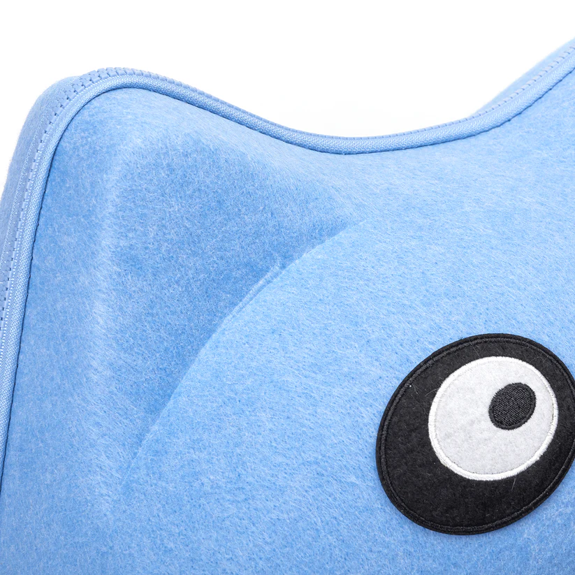 Plava kućica za mačke, idealna za odmor i skrivanje