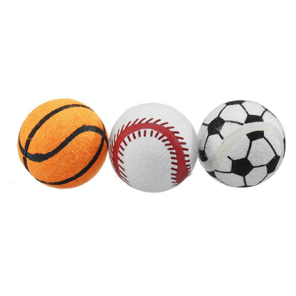 Tri sportske loptice za pse poređane u nizu: košarka, bejzbol i fudbal na beloj pozadini.