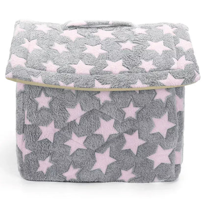 Mekana kućica za pse i mačke, pogled odozgo na sklopljeni krov sa dezenom zvezdica.