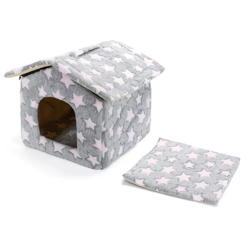 Siva kućica za pse i mačke sa dezenom zvezdica pored uklonjivog jastučića.