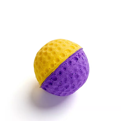 Sunđerasta loptica za mačke plavo-žuta kombinacija, lagana i elastična