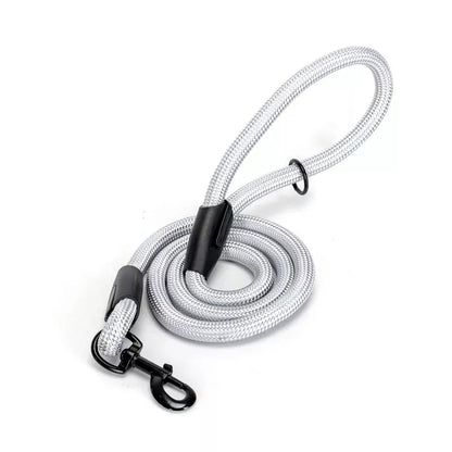 Kvalitetan najlonski povodac za pse, dostupan u tri boje