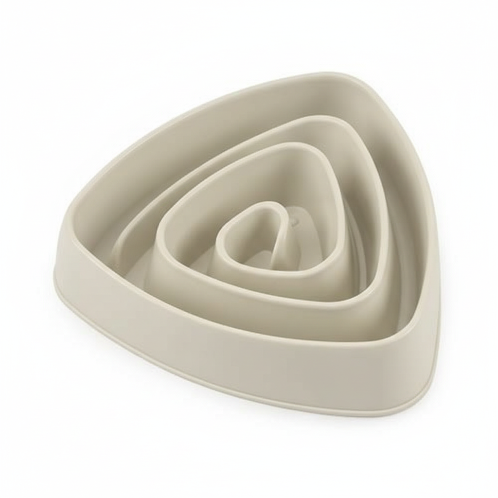 Detaljan prikaz krem sporе posude za hranu, sa spiralnim pregradama koje usporavaju uzimanje hrane.