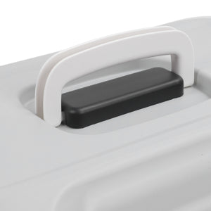 Krupni plan ručke na vrhu transportera za pse i mačke, za lako nošenje.