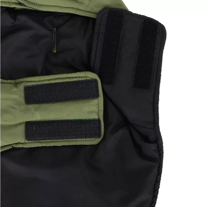 Zimski prsluk za psa, prikaz visokog okovratnika i čičak zatvaranja